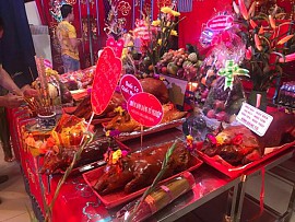 Heo quay cúng tổ ngành kim hoàn
